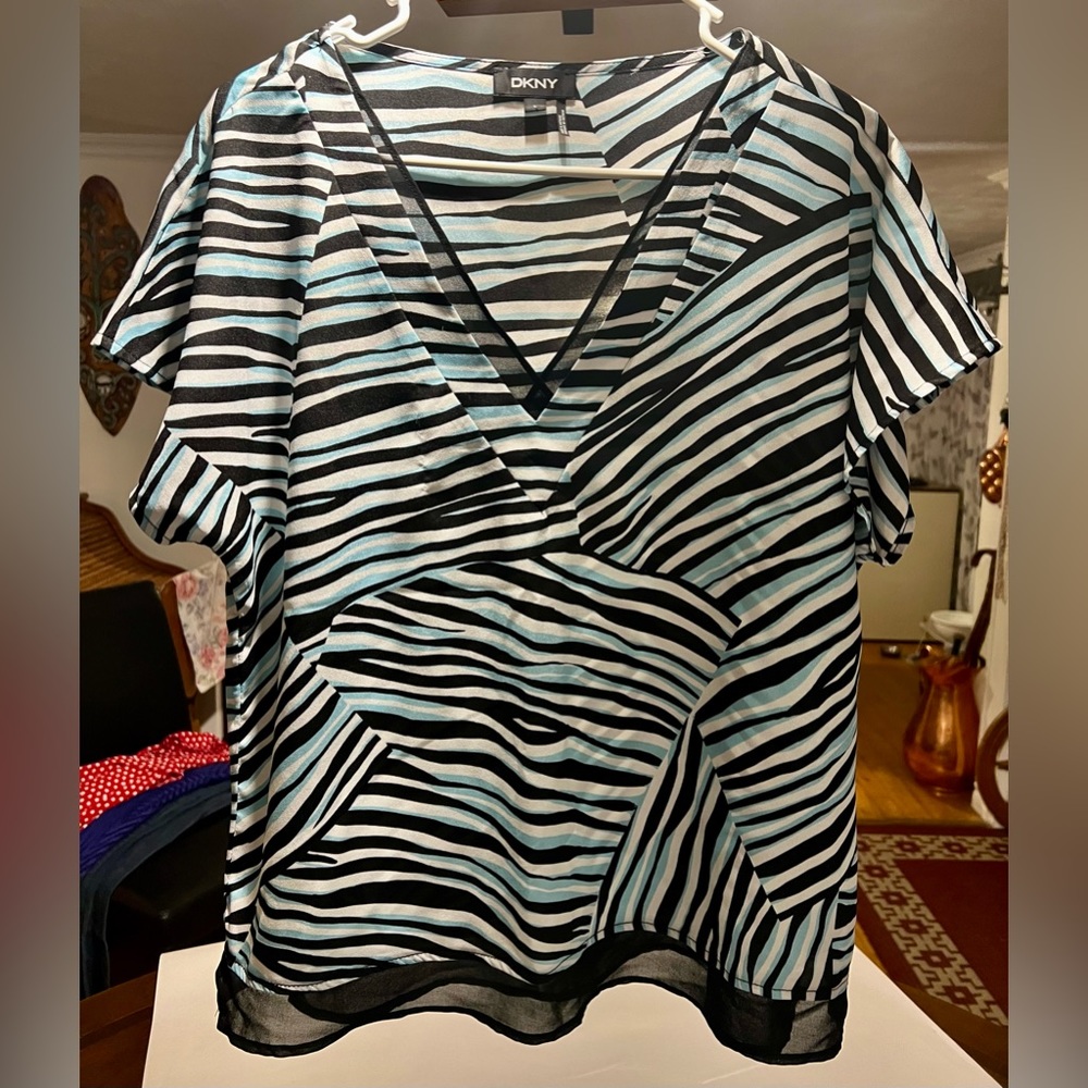 NEVER WORN,DKNY,ZEBRA PRINT,BLACK,WHITE,BABY BLUE,VNECK BLOUSE, SIZE L